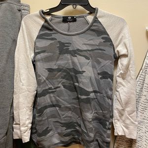Twenty5A long sleeve women’s shirt camo
